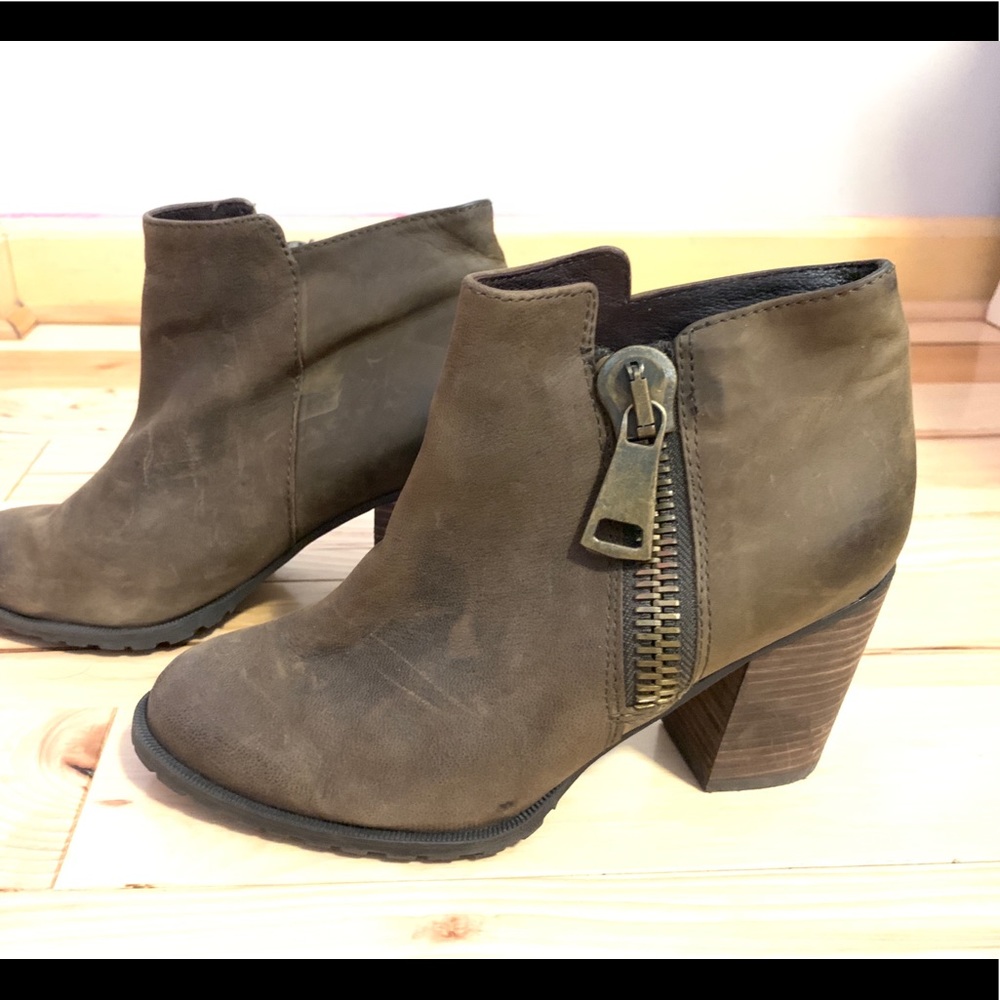 Greenish brown boots - Picture 2 of 4